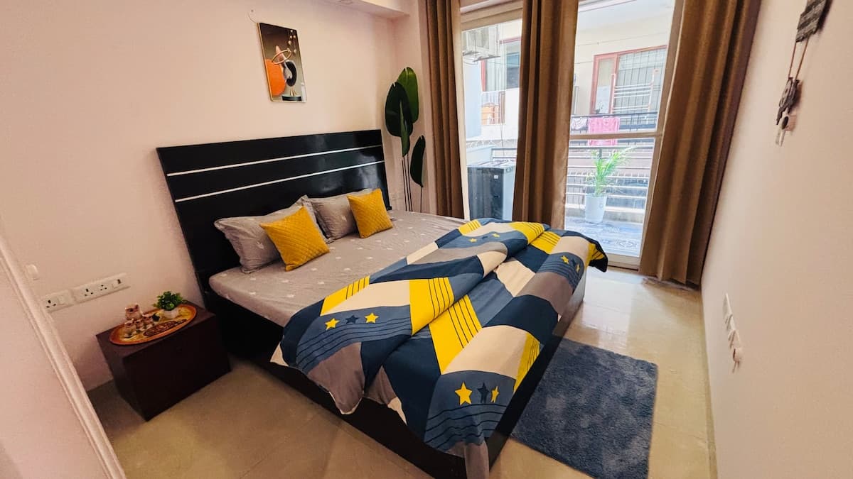 Newly setup 3BHK walk by Medanta by Homely Heaven