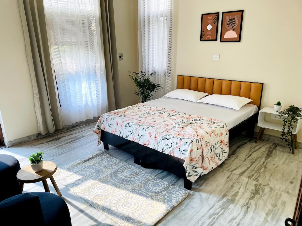 Comfy And Peaceful 2BHK with Terrace Sector 38